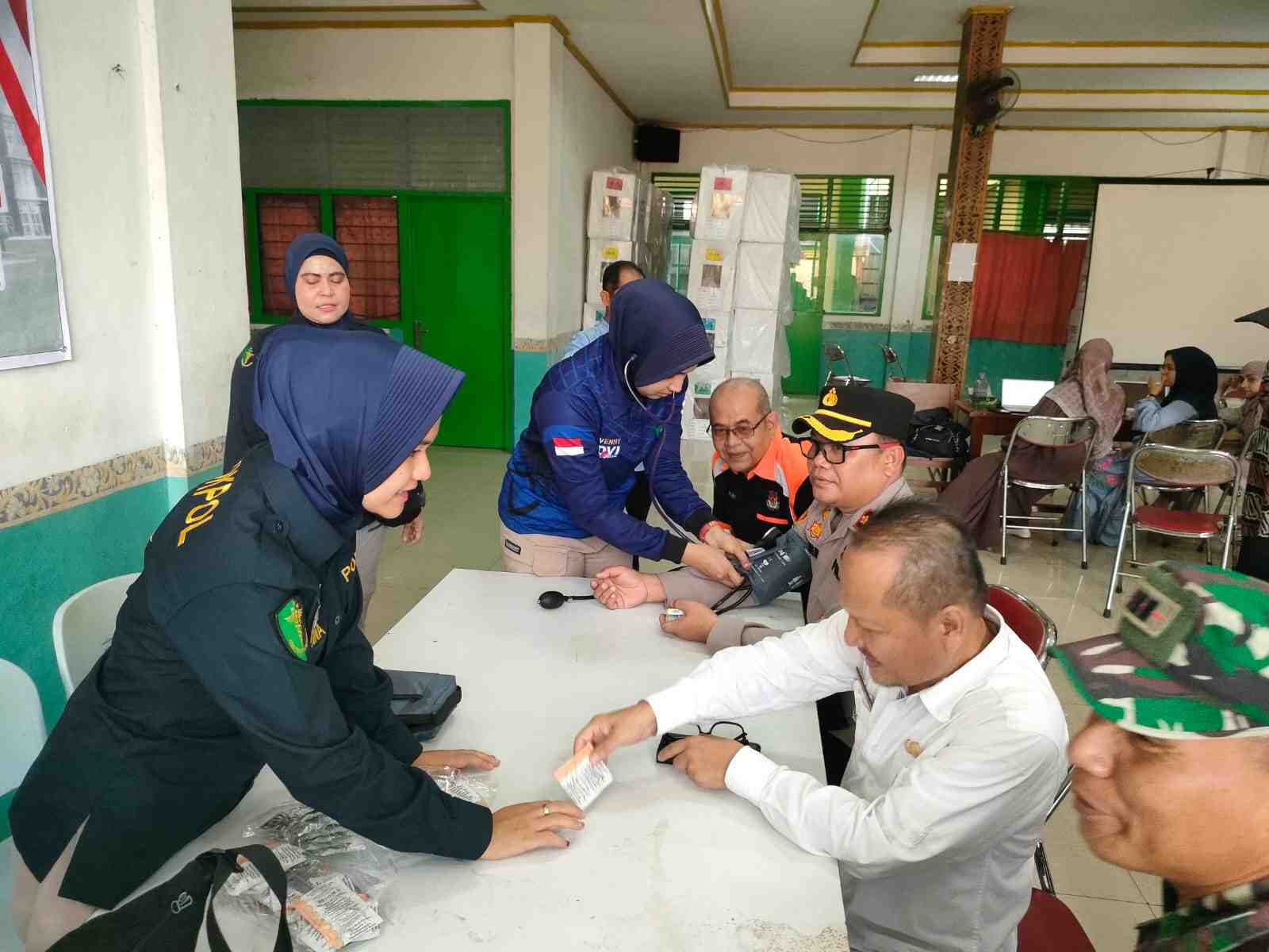 Petugas Penyelenggara Pemilu Padang Selatan Mendapat Pemeriksaan Kesehatan
