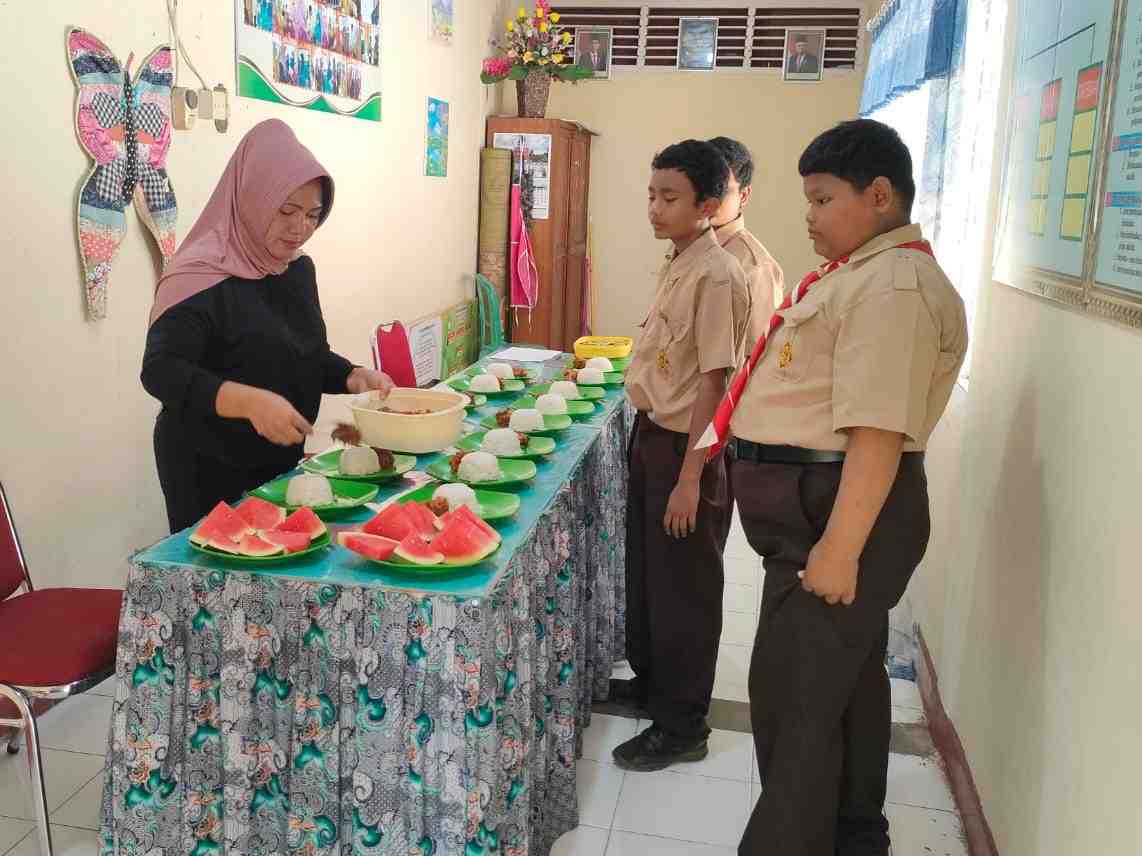 Kantin Kasih Sayang SMP 8 Padang, Sediakan Makanan Gratis Bagi Para Pelajar