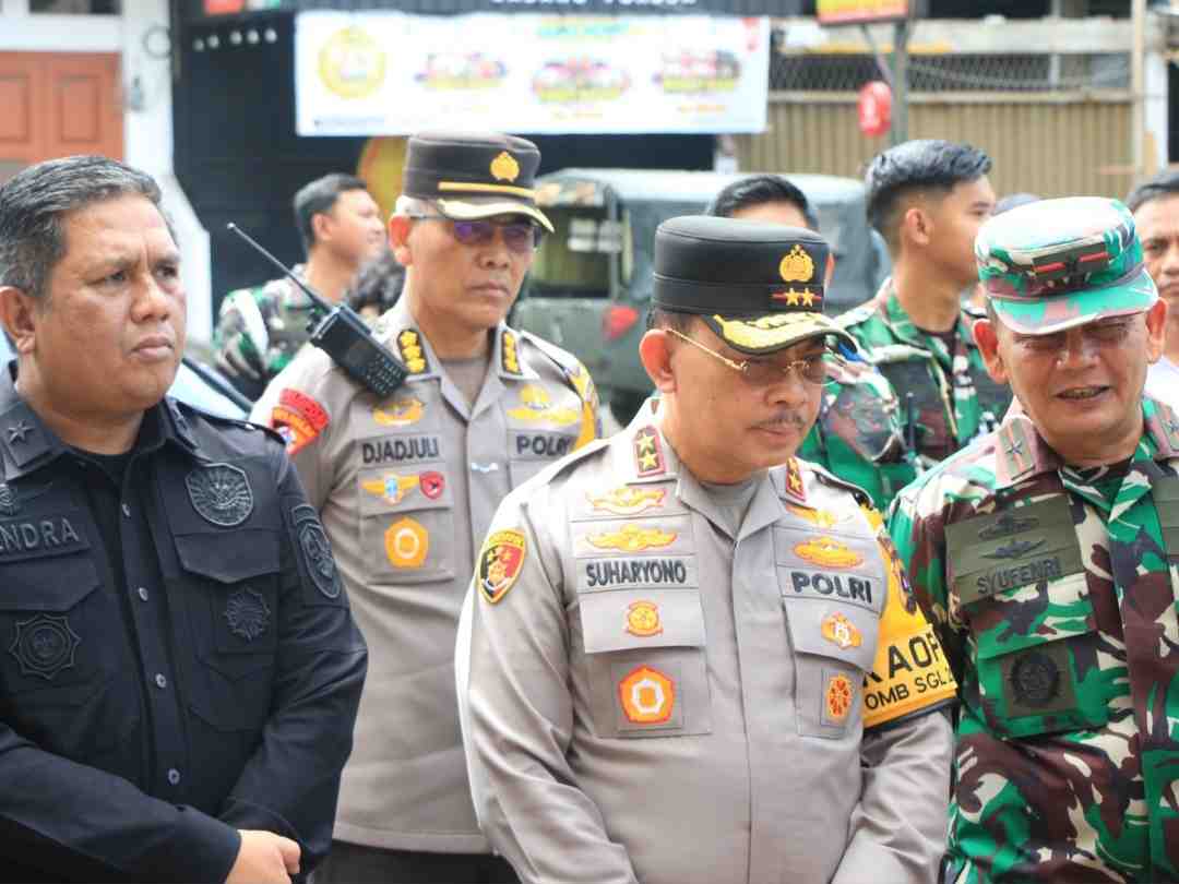 Kapolda Sumbar Monitoring Pelaksanaan Pemungutan Suara di Sejumlah TPS di Kota Padang