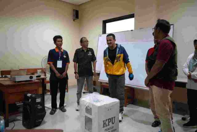 Wali Kota Jakarta Timur Monitoring Penghitungan Surat Suara di 3 Kecamatan