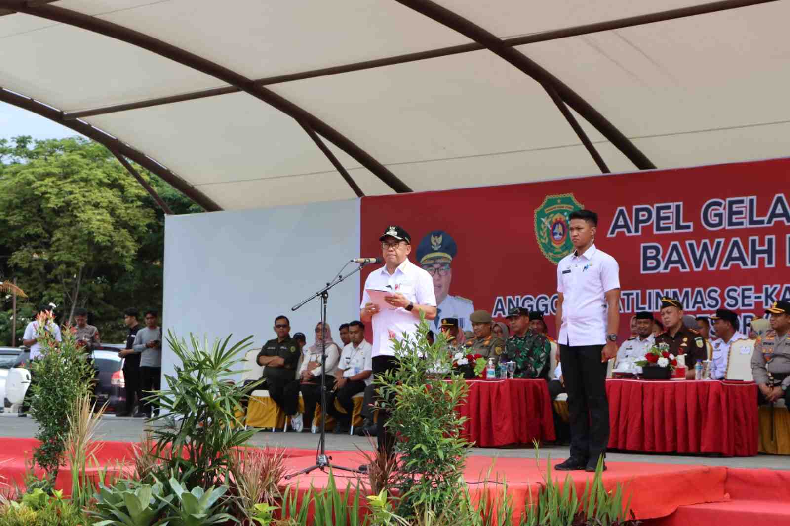 Amankan Pemilu Serentak 2024, Pemkab PPU Serahkan BKO 1.084 Anggota Satuan Linmas Kepada Polres PPU
