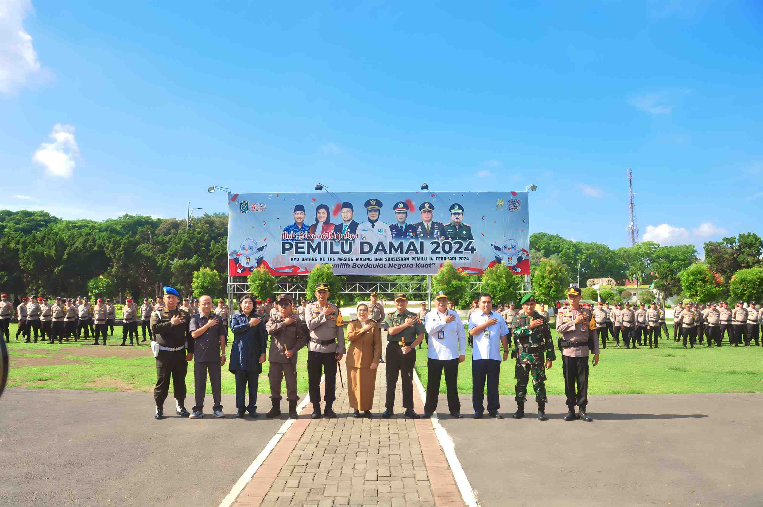 Pj. Bupati Lumajang Ajak PAM TPS Junjung Netralitas dan Profesionalisme dalam Pengamanan Pemilu 2024