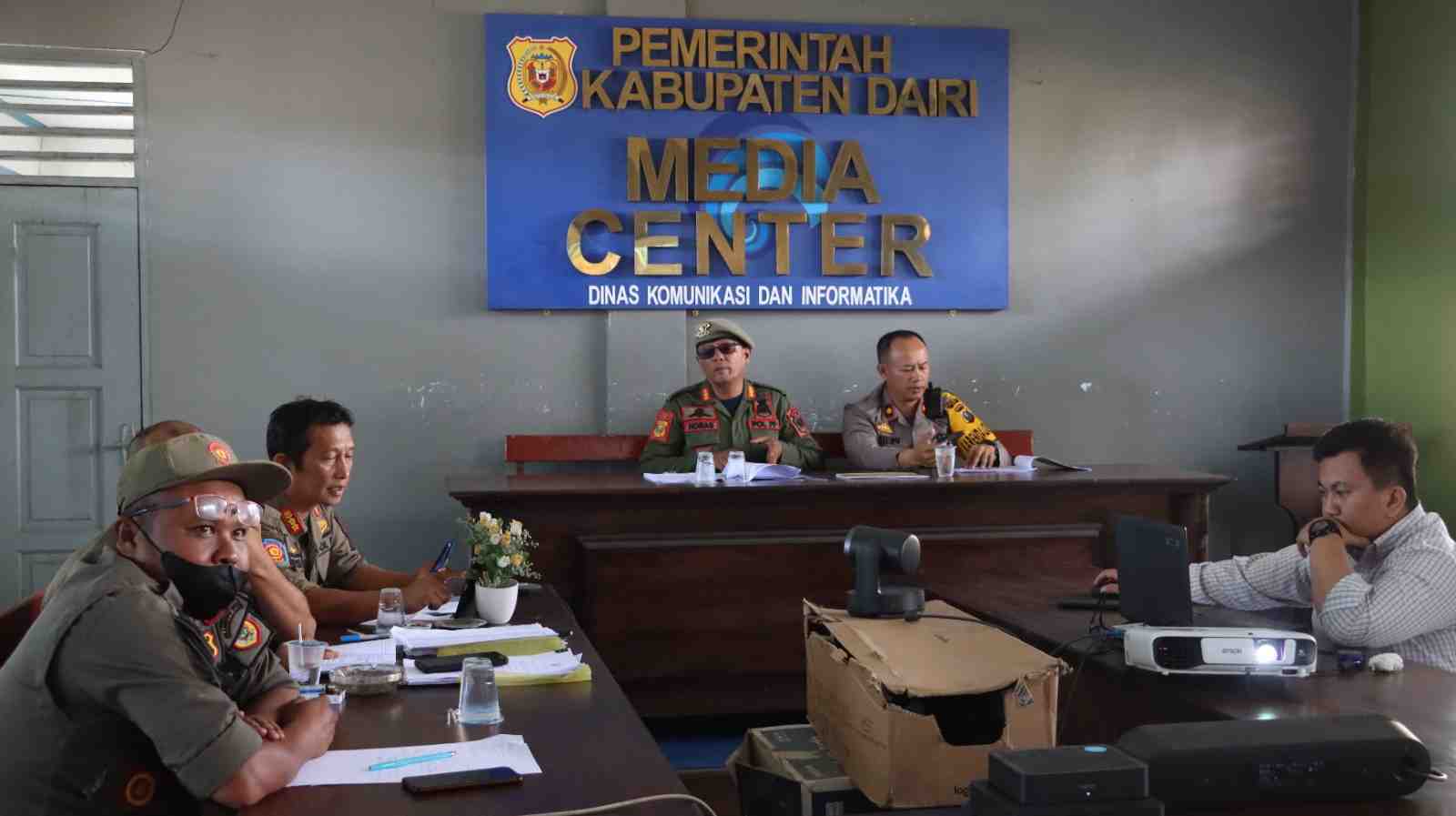 Kasatpol PP Dairi, Sampaikan Petunjuk Teknis Tugas Linmas saat di TPS