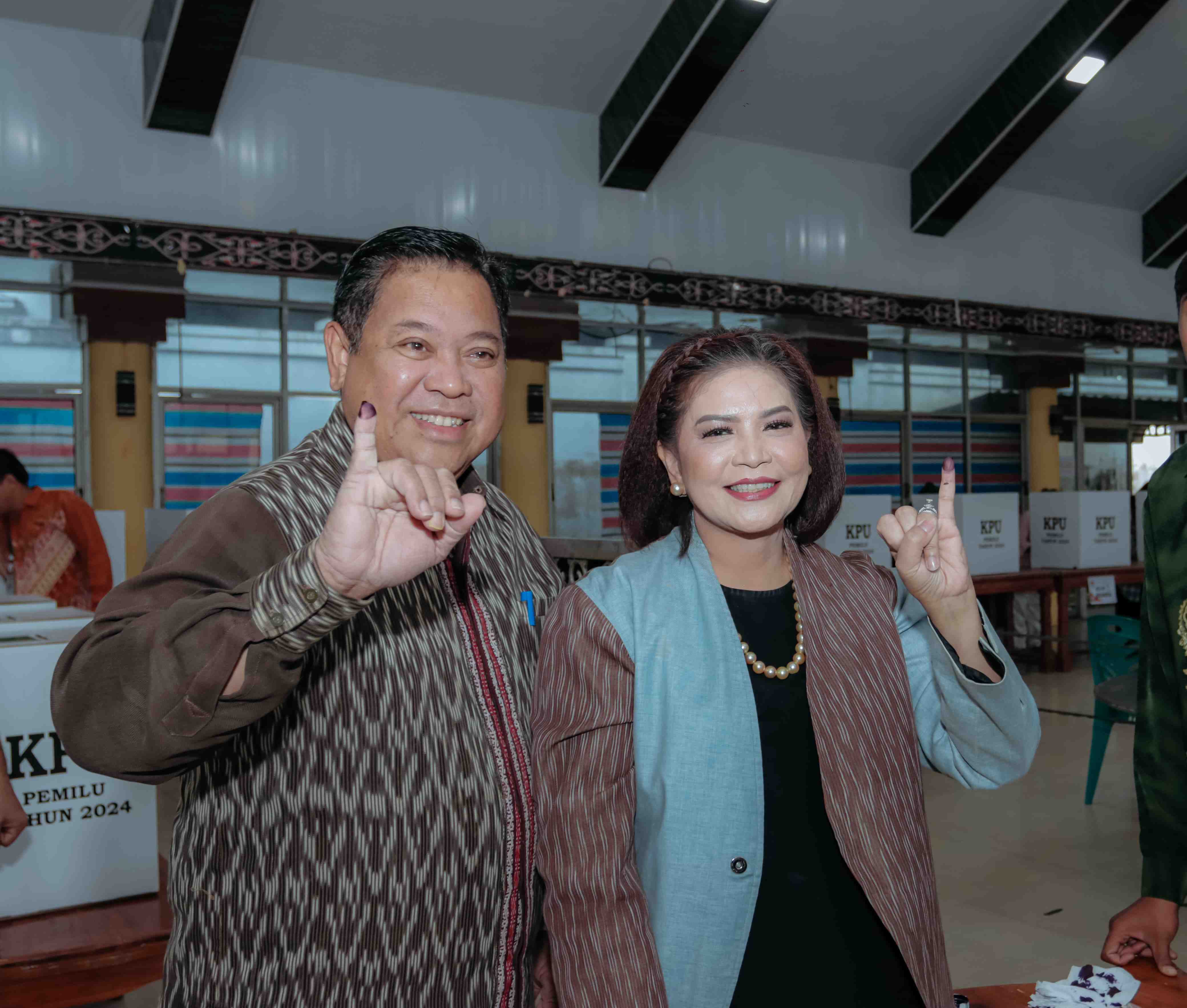 Nyoblos di TPS 006, Kecamatan Sidikalang, Eddy Berutu Berharap Partisipasi Warga Dairi Lampaui 85 Persen