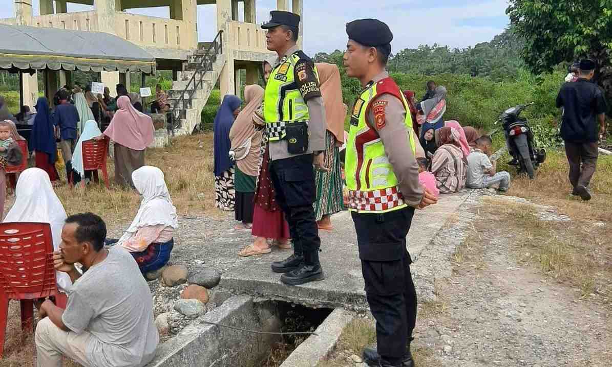 Pastikan Pemilu Aman, Personel Polri Laksanakan Pengamanan TPS