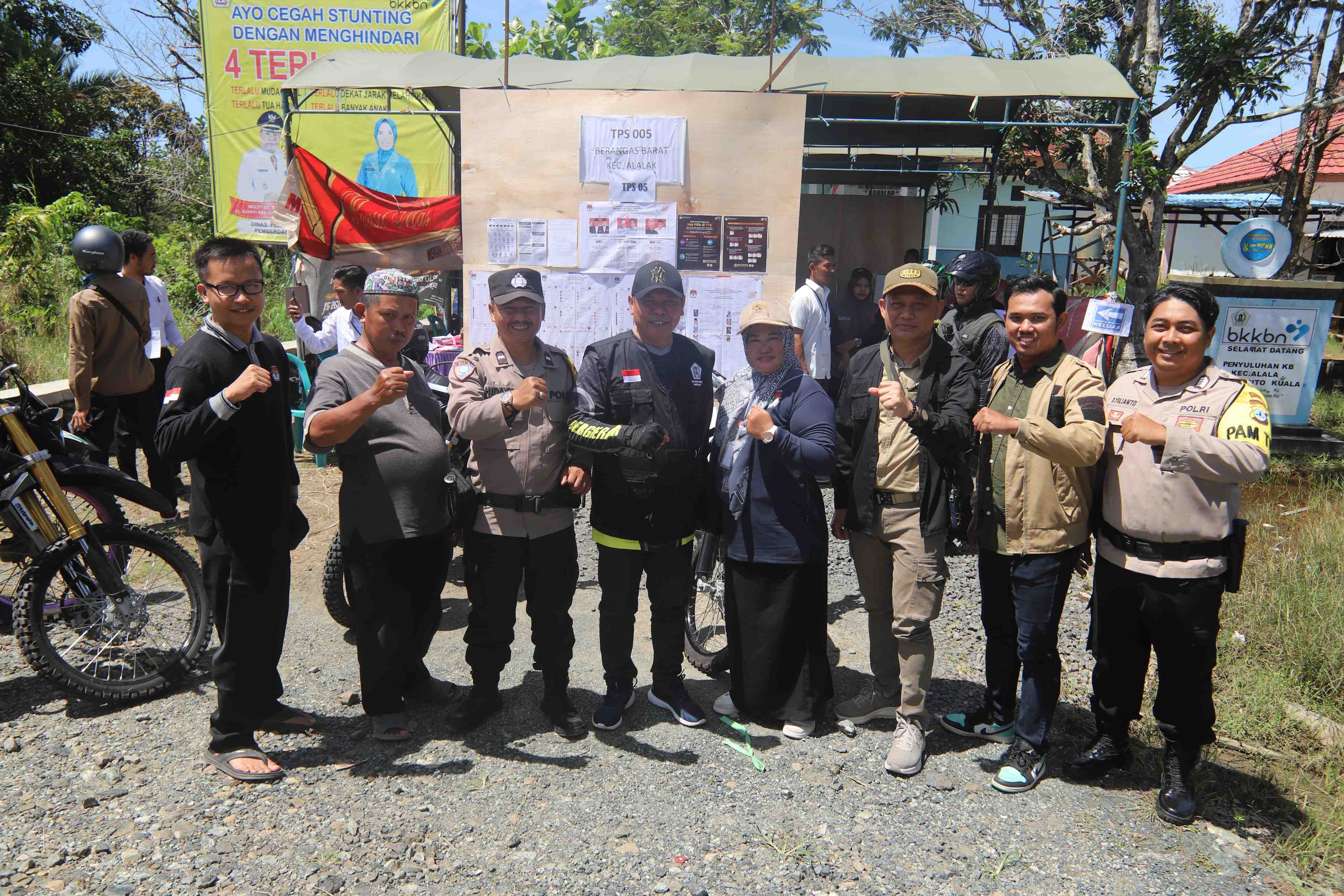 Coblos di TPS 15, Pj Bupati Mujiyat Lanjut Bersama Trailnya Monitoring Pemilu