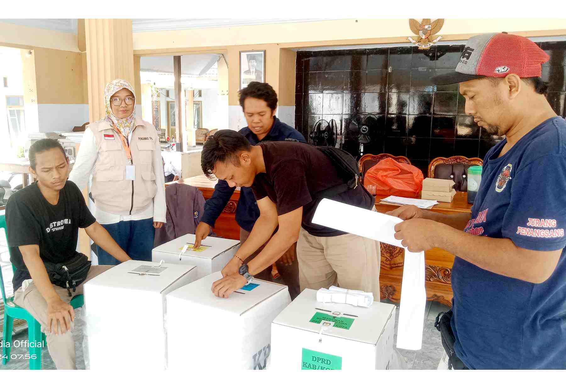 Surat Suara dari 29 TPS di Desa Tukum telah Disegel Kembali dengan Sukses