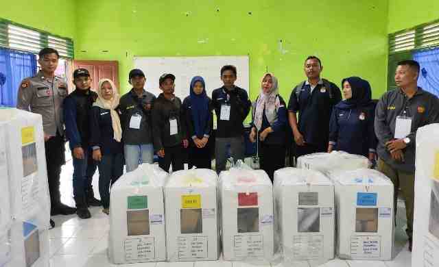 Personel Polsek Serba Jadi Kawal Pergeseran Surat Suara dari PPS Ke Gudang PPK