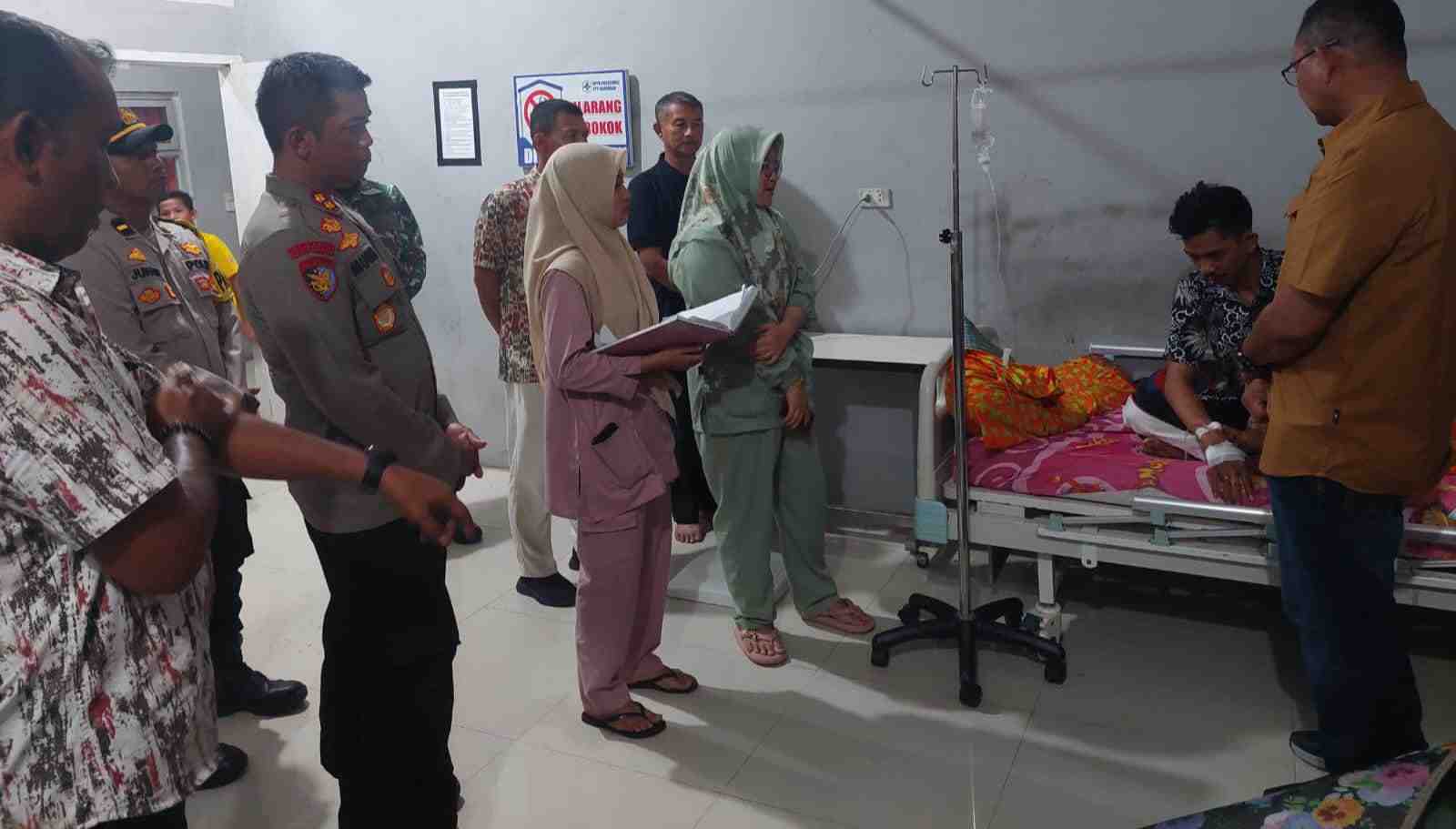 Forkopimda Aceh Selatan Jenguk Petugas Penyelenggara Pemilu yang Dirawat