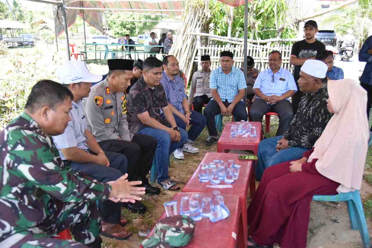 Kapolres Bireuen Melayat Kerumah Duka Anggota KPPS