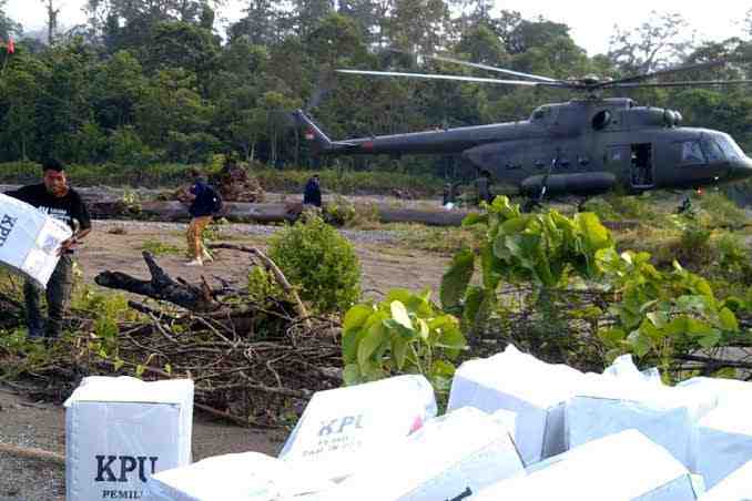 Distribusikan Logistik Pemilu, KPU Maluku Gunakan Helikopter dan Kapal Laut