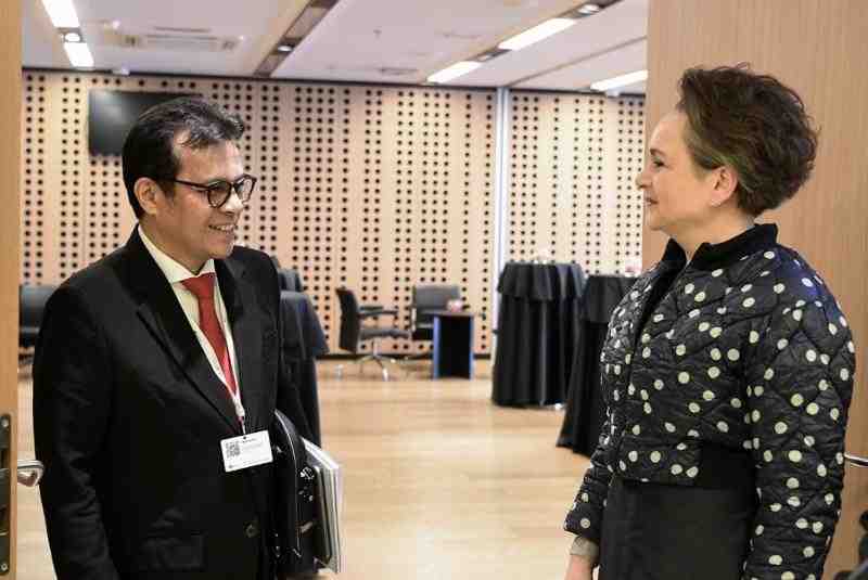 [SIARAN PERS] Wamenkominfo dan Menteri Digitalisasi Belanda Bahas Tata Kelola Generative AI