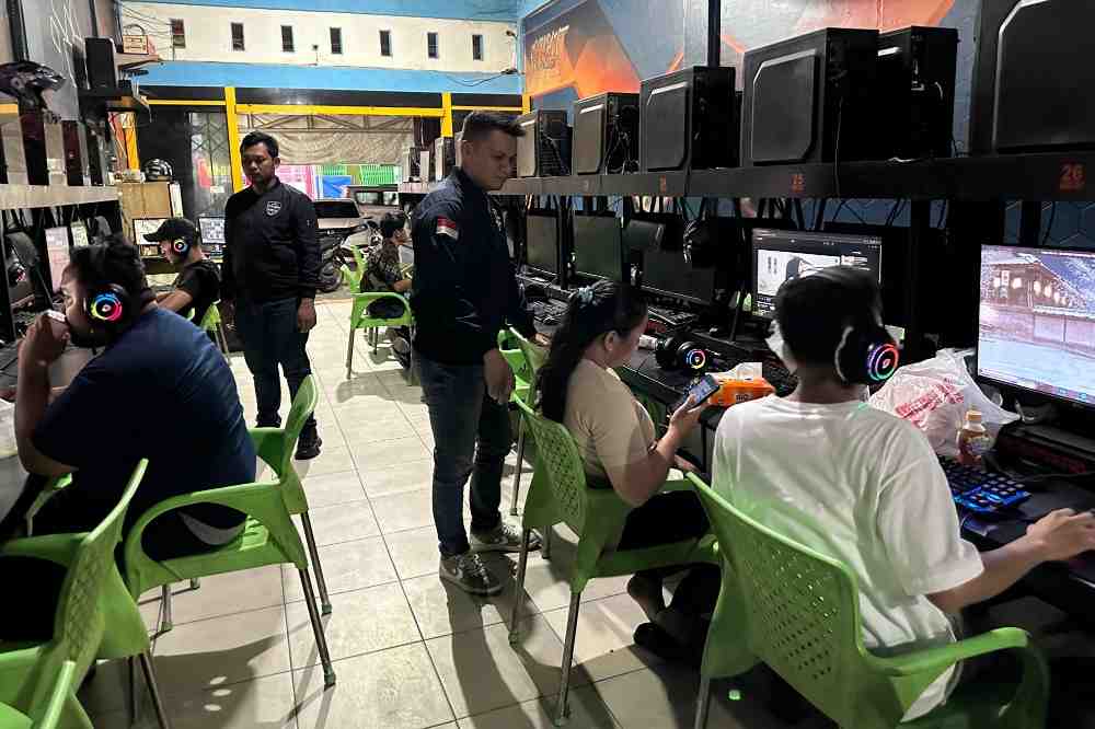 Polda Riau Awasi Warnet Cegah Kejahatan Cyber Jelang Pemilu 2024