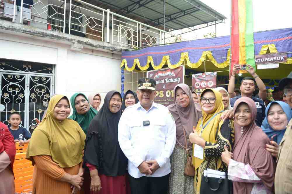 Tinjau TPS di Kampar, Warga Senang Jumpa Gubri Edy Nasution