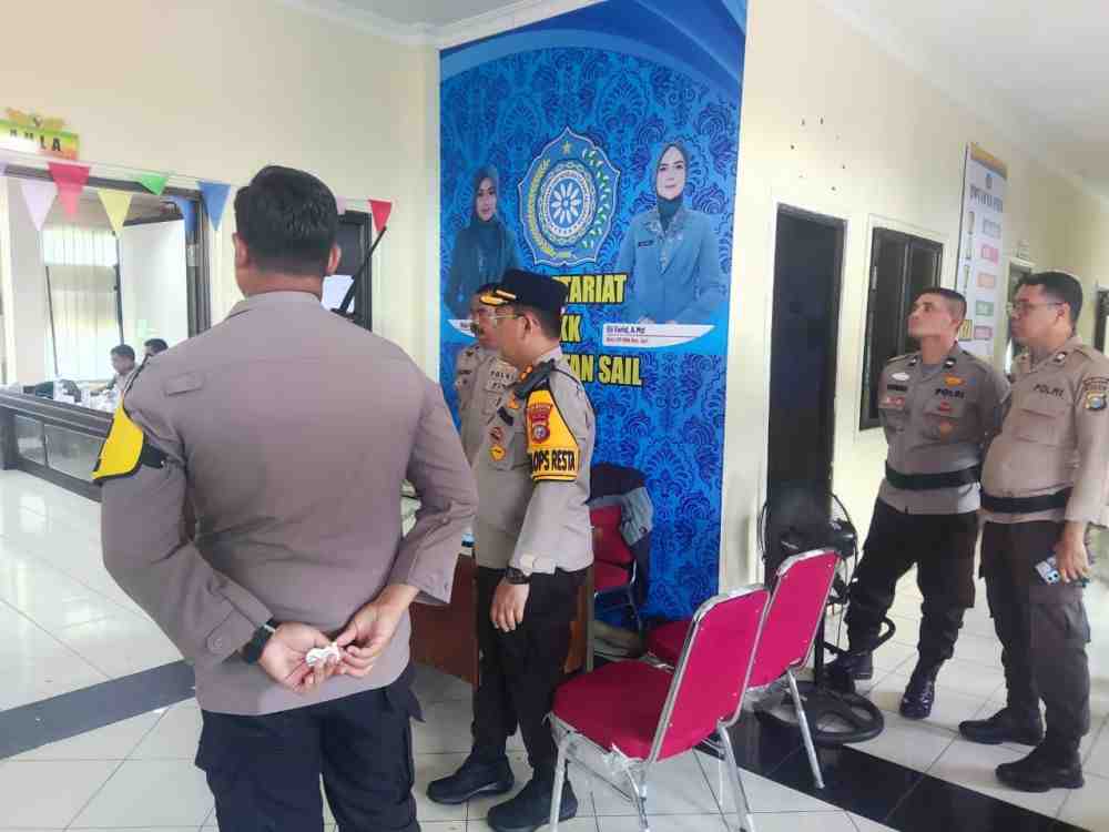 Wakapolresta Pekanbaru Pantau Pembukaan Rekapitulasi Suara di Kecamatan Sail
