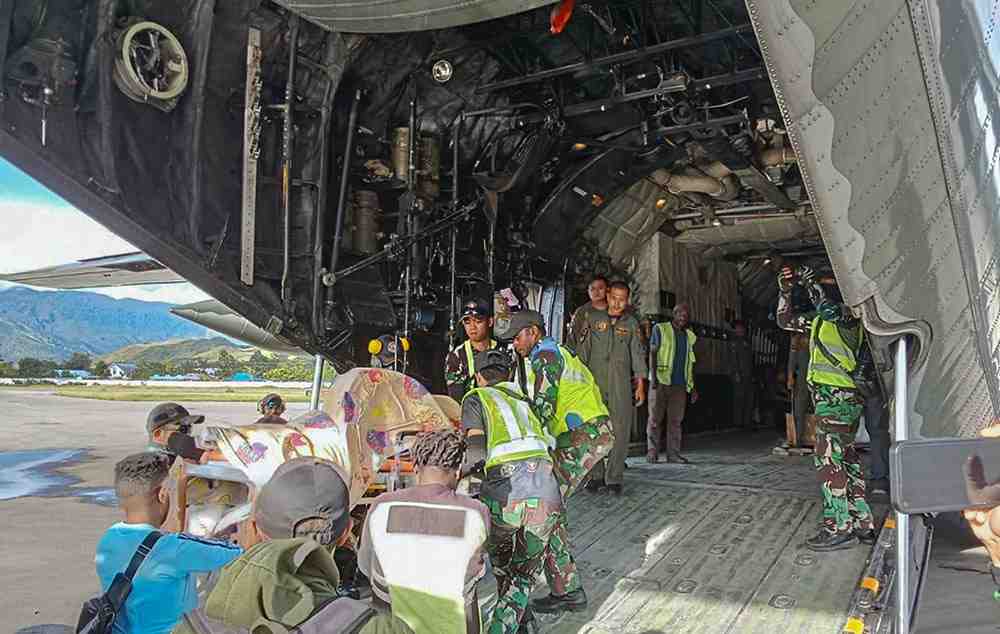 Warga Wamena Penderita Penyakit Jantung Diterbangkan Detasemen TNI AU ke Jayapura