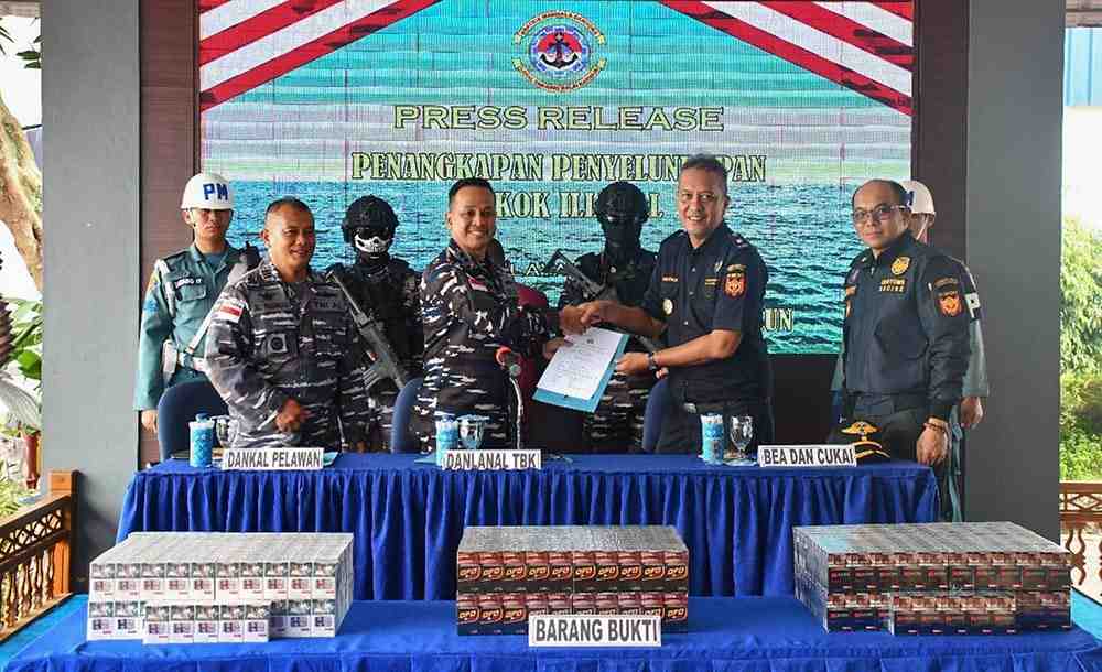 Penyelundupan 45 Kotak Rokok Berhasil Digagalkan TNI AL di Perairan Danai TBK