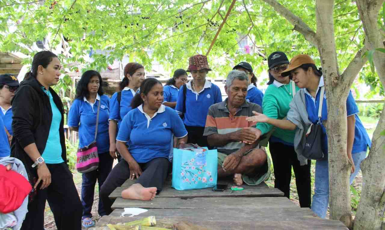 Peduli Sesama, WKRI DPC  Raja Ampat Bagikan Bingkisan Prapaskah 2024