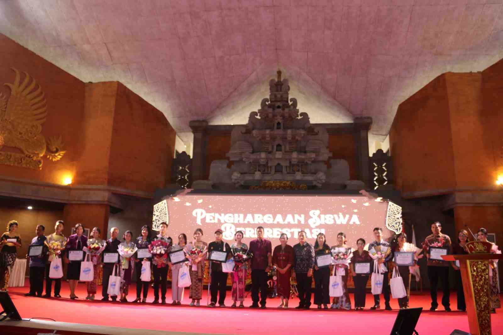 Lepas 383 Siswa, SMAN 1 Singaraja Fokuskan Kualitas Pendidikan dan Prestasi