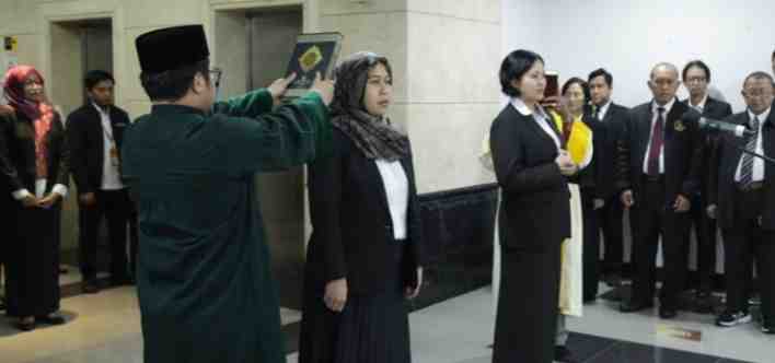 MK Gelar Pengucapan Sumpah Jabatan Fungsional Baru