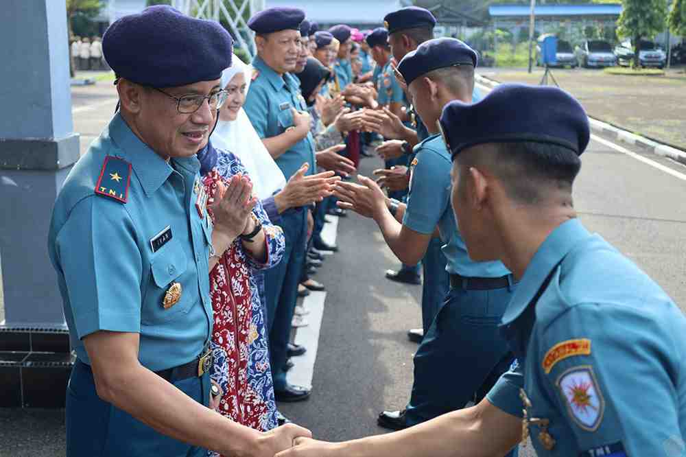 Danlantamal VI Makassar Ajak Personel Meningkatkan Kebersamaan