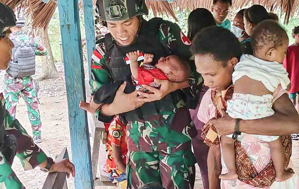 Satgas Yonif 122/Tombak Sakti Jamin Tumbuh Kembang Balita di Area Perbatasan