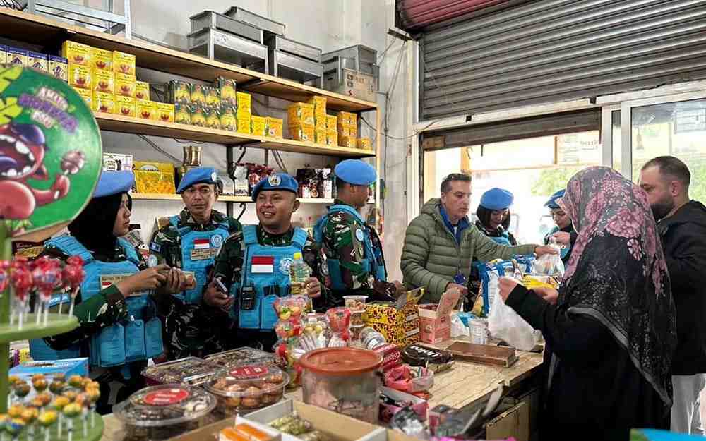 Satgas Yonmek TNI Konga XXIII-R/UNIFIL Bantu Perekonomian Warga Lokal