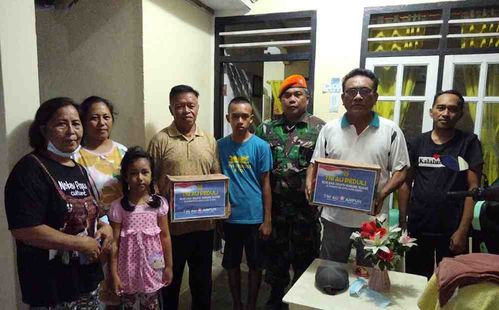 TNI AU Peduli, Kirimkan Bantuan Logistik Bencana Erupsi Gunung Ruang
