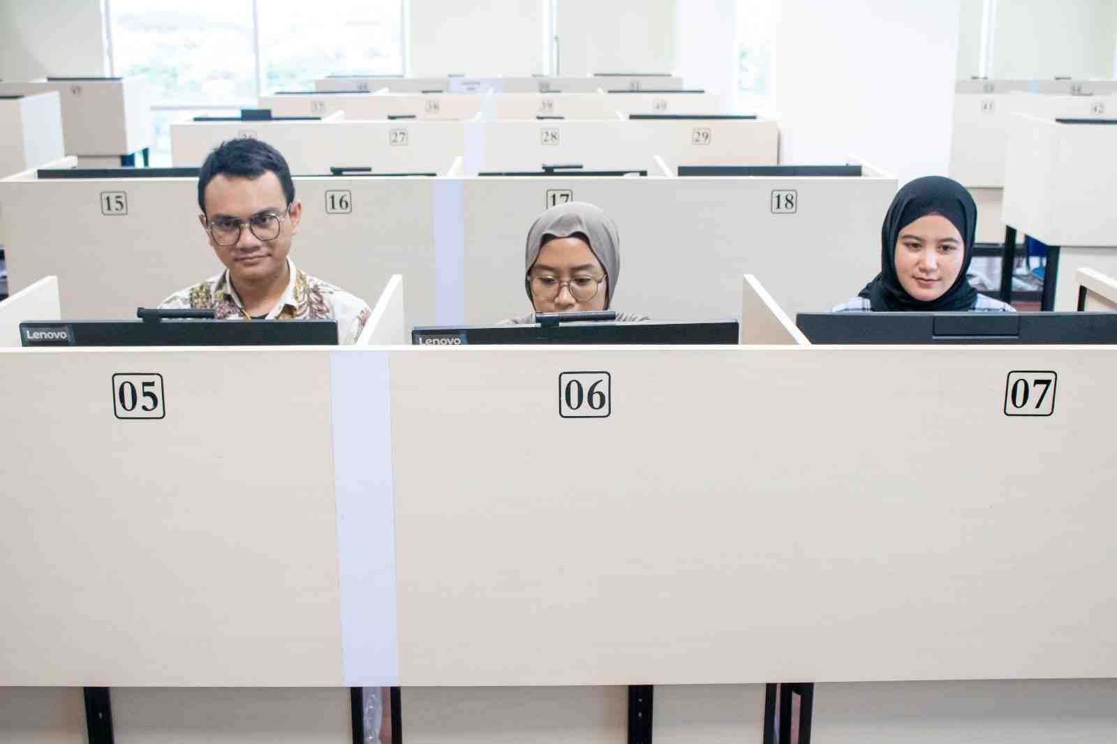 UNESA Siapkan 1.098 Unit Komputer Sambut 23.719 Peserta Tes UTBK 2024