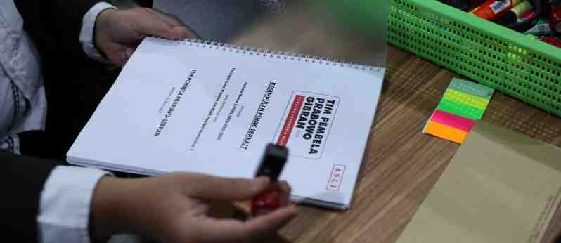 Tim Pembela Hukum Prabowo-Gibran Serahkan Dokumen Kesimpulan PHPU ke MK