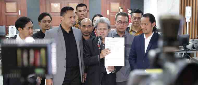 Kuasa Hukum Ganjar-Mahfud Serahkan Kesimpulan Sidang PHPU Presiden ke MK