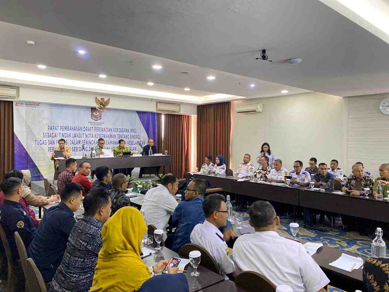 Ajak Kolaborasi, Ditjen Bina Adwil Dorong Peningkatan Keselamatan Perlintasan Jalur Kereta Api 