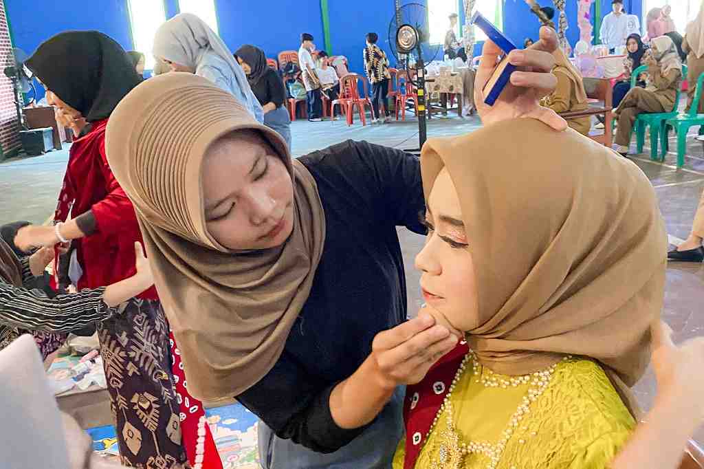 Unjuk P5, Pelajar Smabah Pamerkan Kepiawaian Berbisnis Rias Wajah