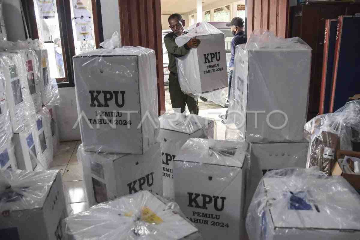 Pilkada Serentak 2024  KPU Jabar Gelar Sosialiasi untuk Masyarakat Kampung Naga