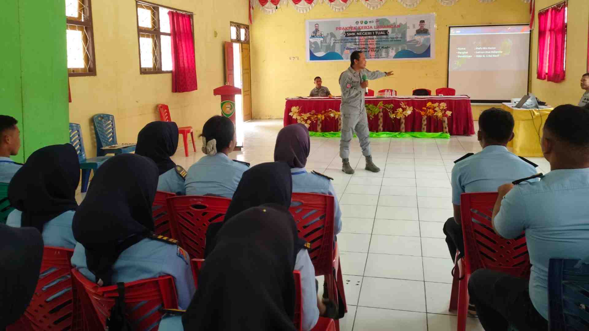 Stasiun Bakamla Tual Gelar Sosialisasi K3 di SMKN 1