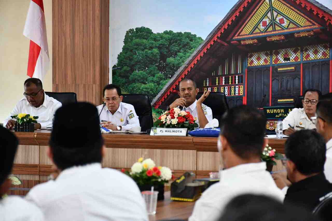 Ade Surya Pimpin Rakor Perdana SKPK Banda Aceh