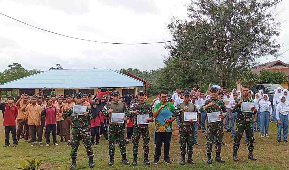 Satgas Pamtas Yonif 726/Tml Beri Materi PBB ke Siswa SMK Negeri 8 Merauke