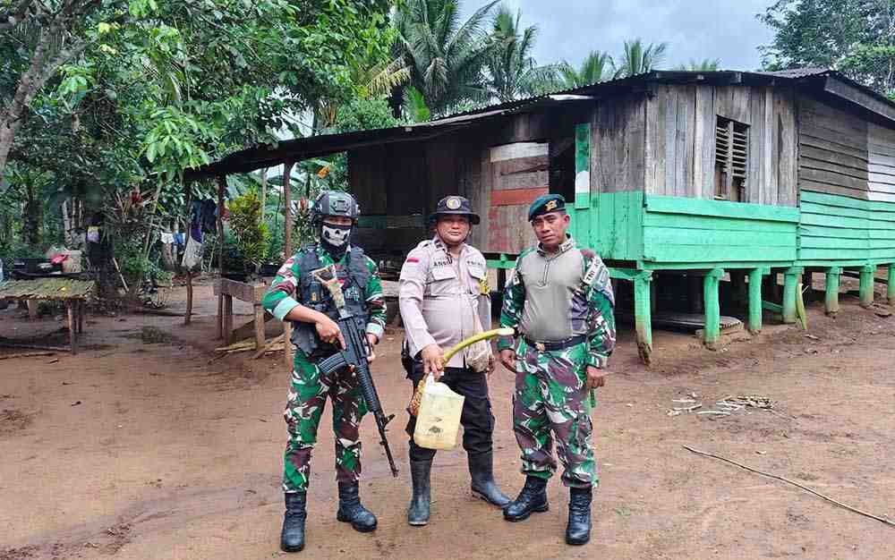 Satgas Pamtas Yonif 726/Tml Tangkap Pelintas Batas Ilegal di Papua