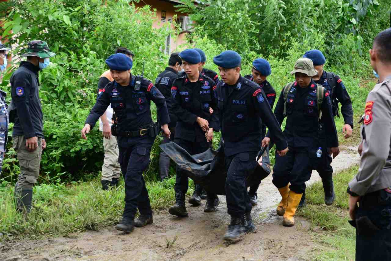 Polri Gunakan Helikopter Evakuasi Tujuh Jenazah Longsor Tulabolo