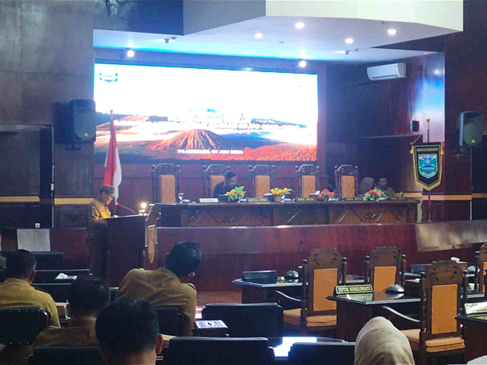 Eksekutif Jawab PU Fraksi Terhadap Raperda RPJPD 2025-2045