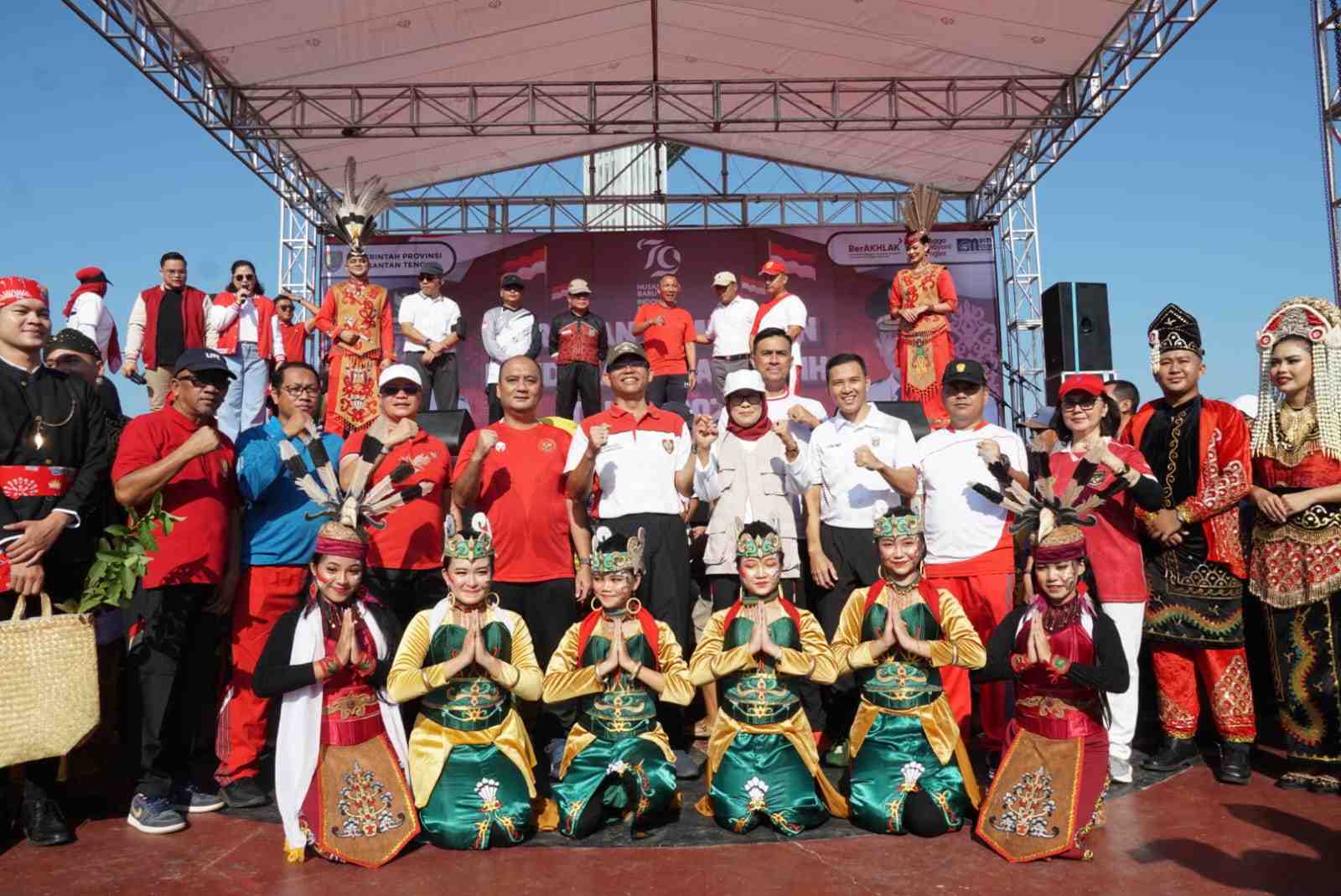 Pemprov Bagikan 49 Ribu Bendera Merah Putih kepada Masyarakat