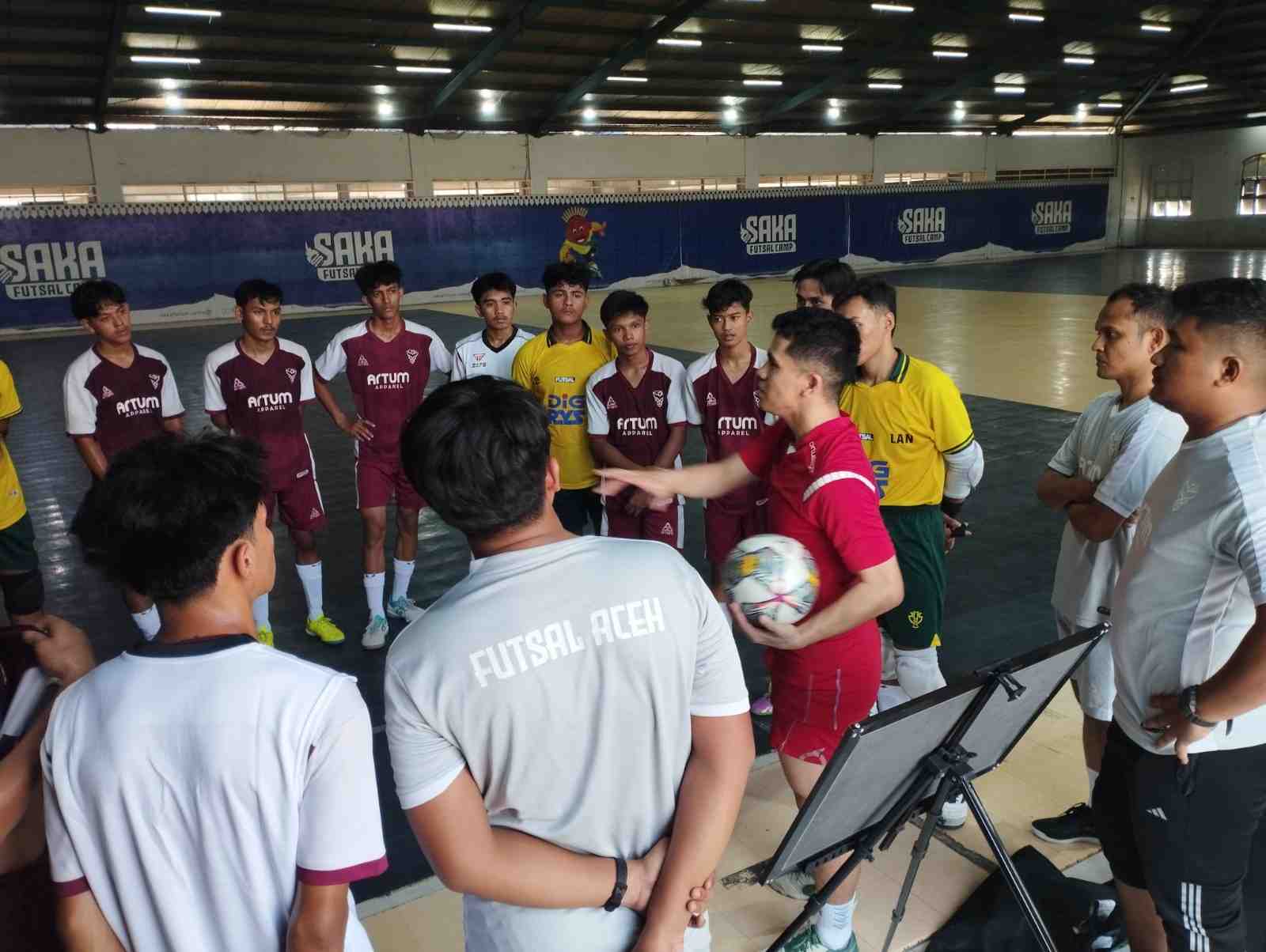 Eks Penggawa Timnas Membakar Semangat Tim Futsal PON XXI Aceh 