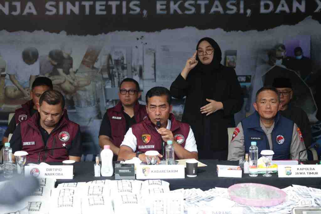 Polri Ungkap Lab 1,2 Ton Ganja Sintetis di Malang 