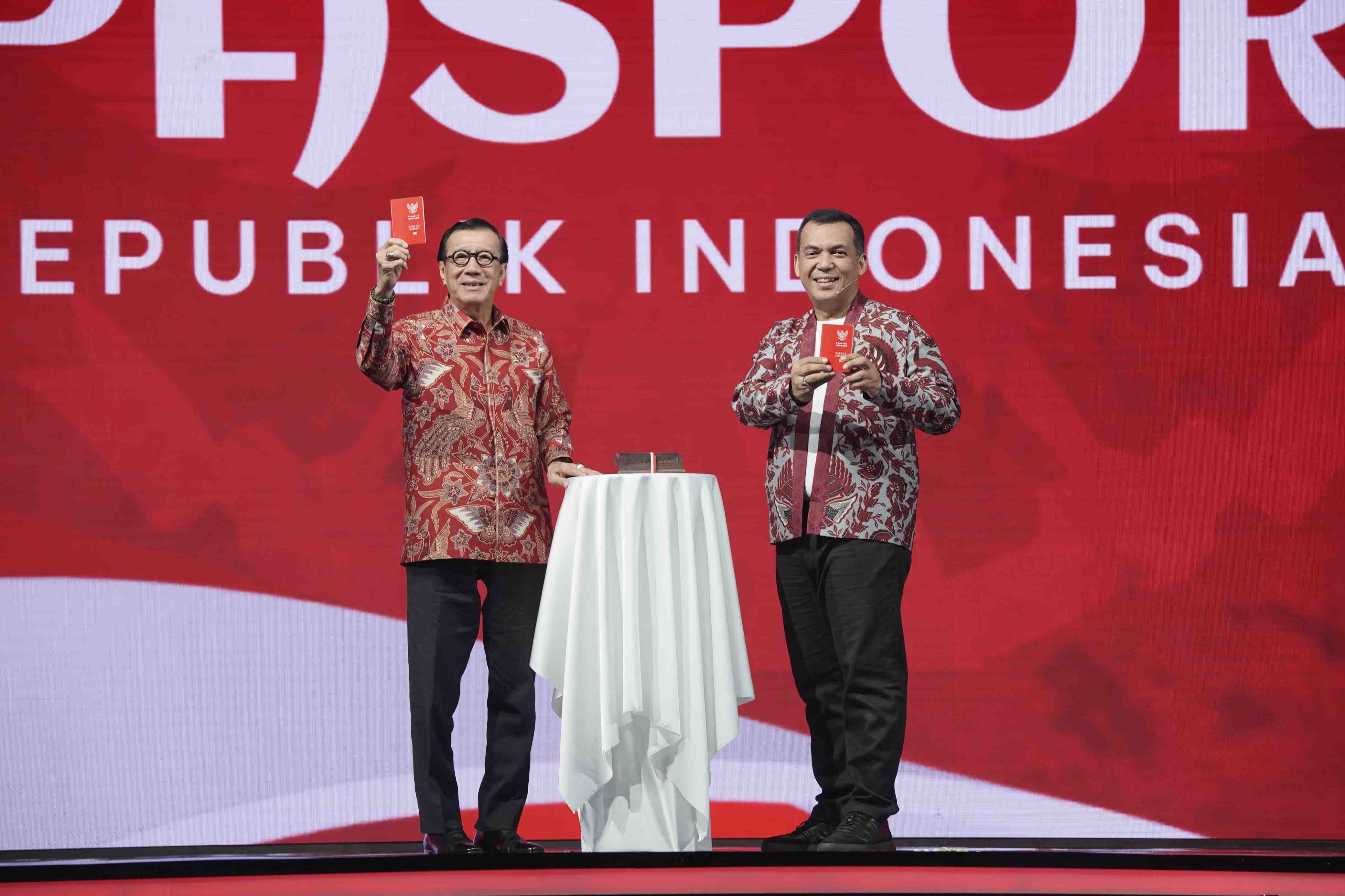 Menkumham Yasonna Laoly Luncurkan Desain Baru Paspor RI Berwarna Merah Putih
