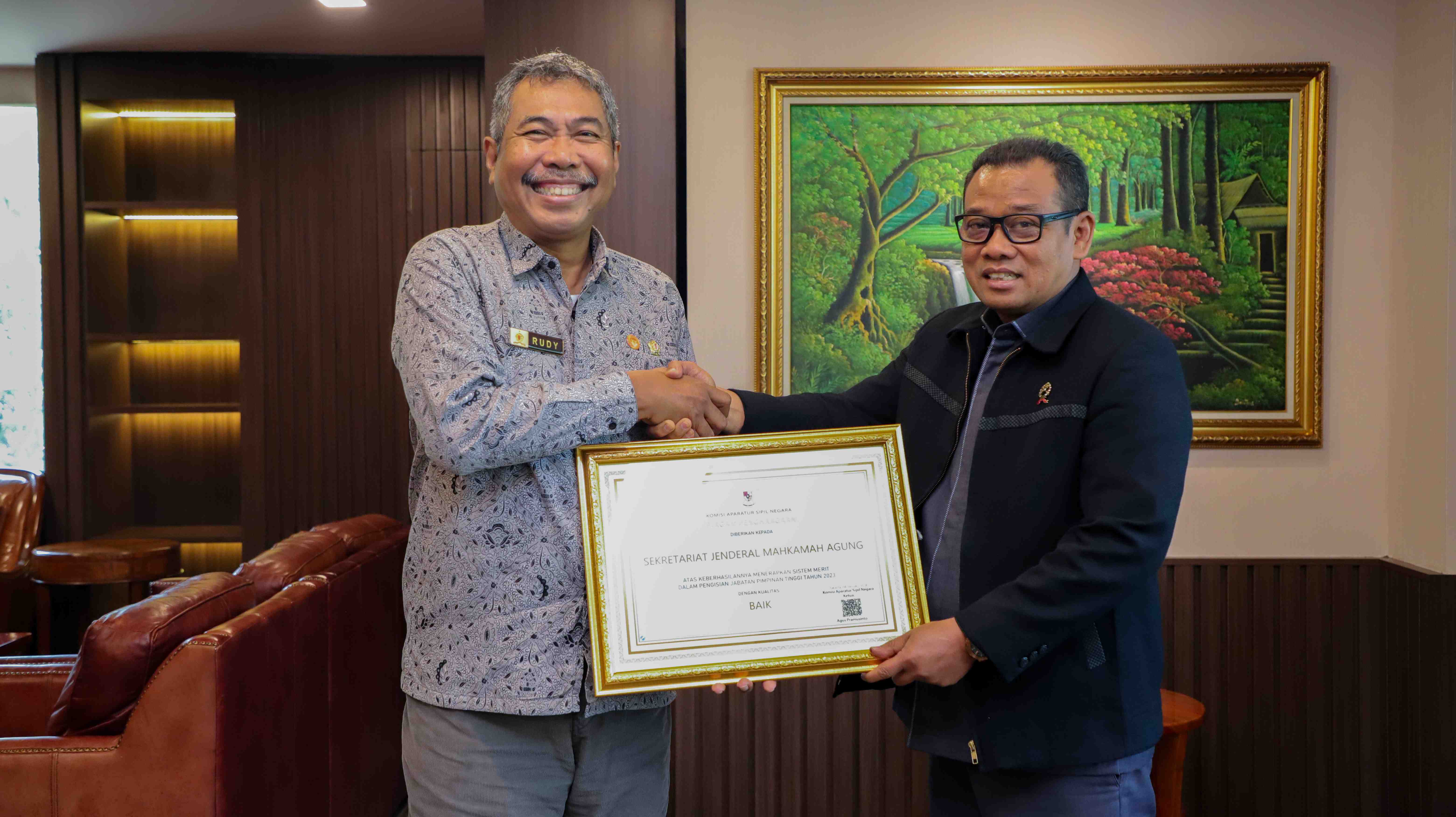 KASN Anugerahi Piagam Penghargaan Sistem Merit kepada Sekretaris MA Sugiyanto
