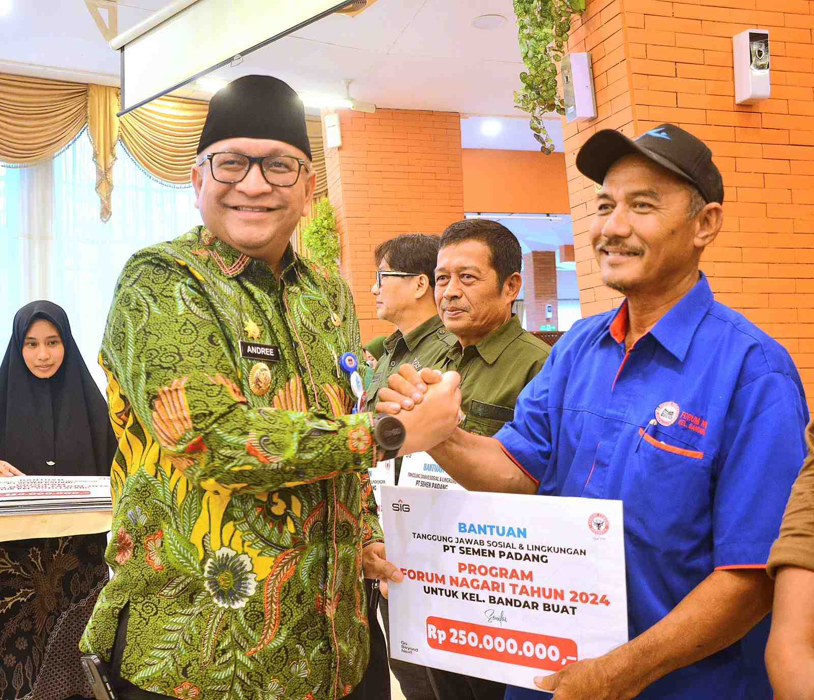 Pj Wali Kota Padang Puji Komitmen PT Semen Padang dalam Pemberdayaan Masyarakat