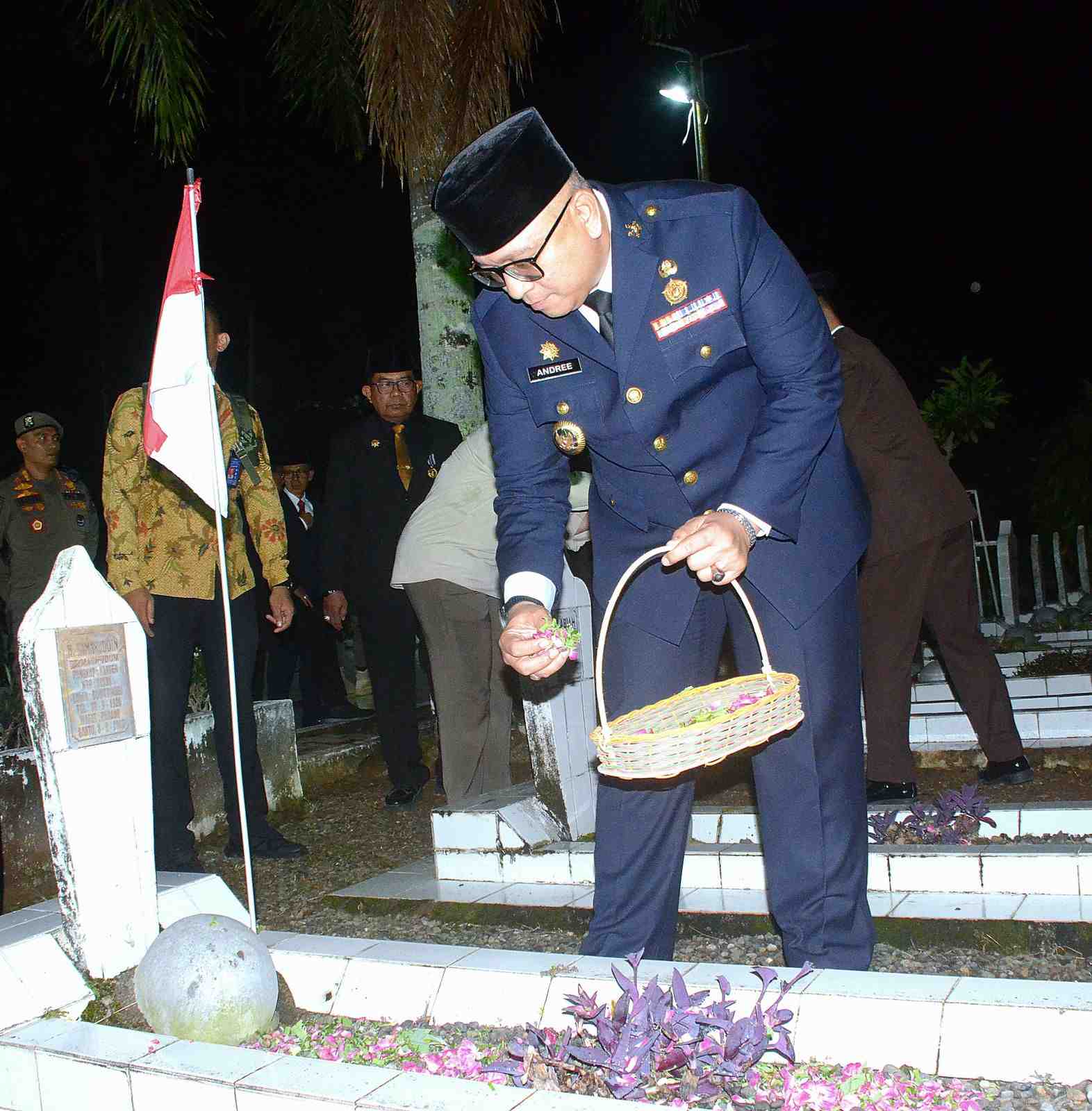 Pj Wali Kota Padang Pimpin Apel Kehormatan di TMP Kuranji, Kenang Jasa Pahlawan