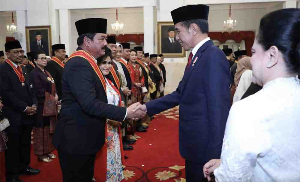 Presiden Jokowi Anugerahkan Bintang Mahaputera Adipradana kepada Menko Polhukam Hadi Tjahjanto