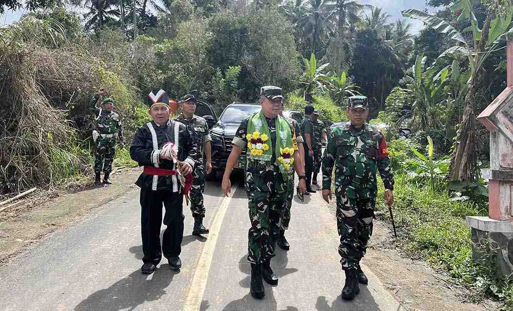 Tim Wasev Lakukan Evaluasi Program TMMD ke-121 di Desa Kayuwatu Minahasa
