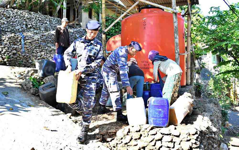TNI AL Salurkan 15.000 Liter Air Bersih untuk Atasi Kekeringan di Gunungkidul